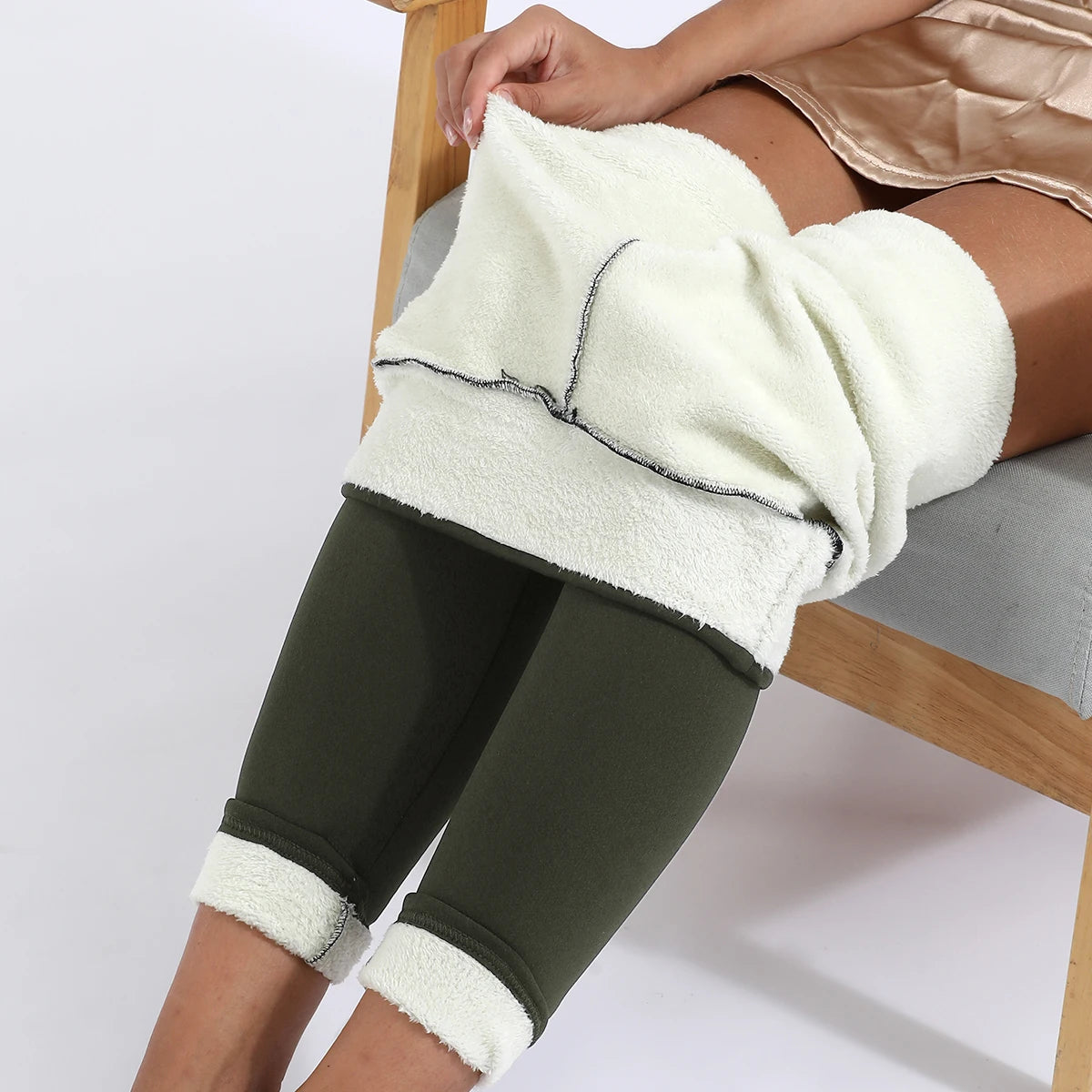 Plush Velvet-Lined Legging in Green
